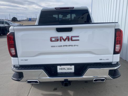 New 2026 GMC Sierra 1500 SLE image 6