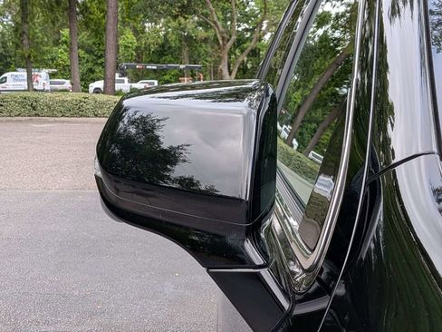 Certified 2021 Cadillac Escalade Premium Luxury w/ LPO, Illumination Package AWD/4WD image 13