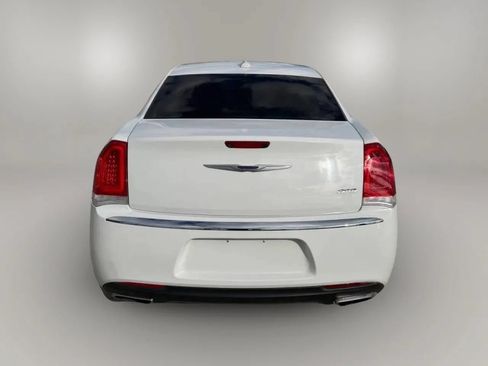 Used 2019 Chrysler 300 Limited RWD image 6