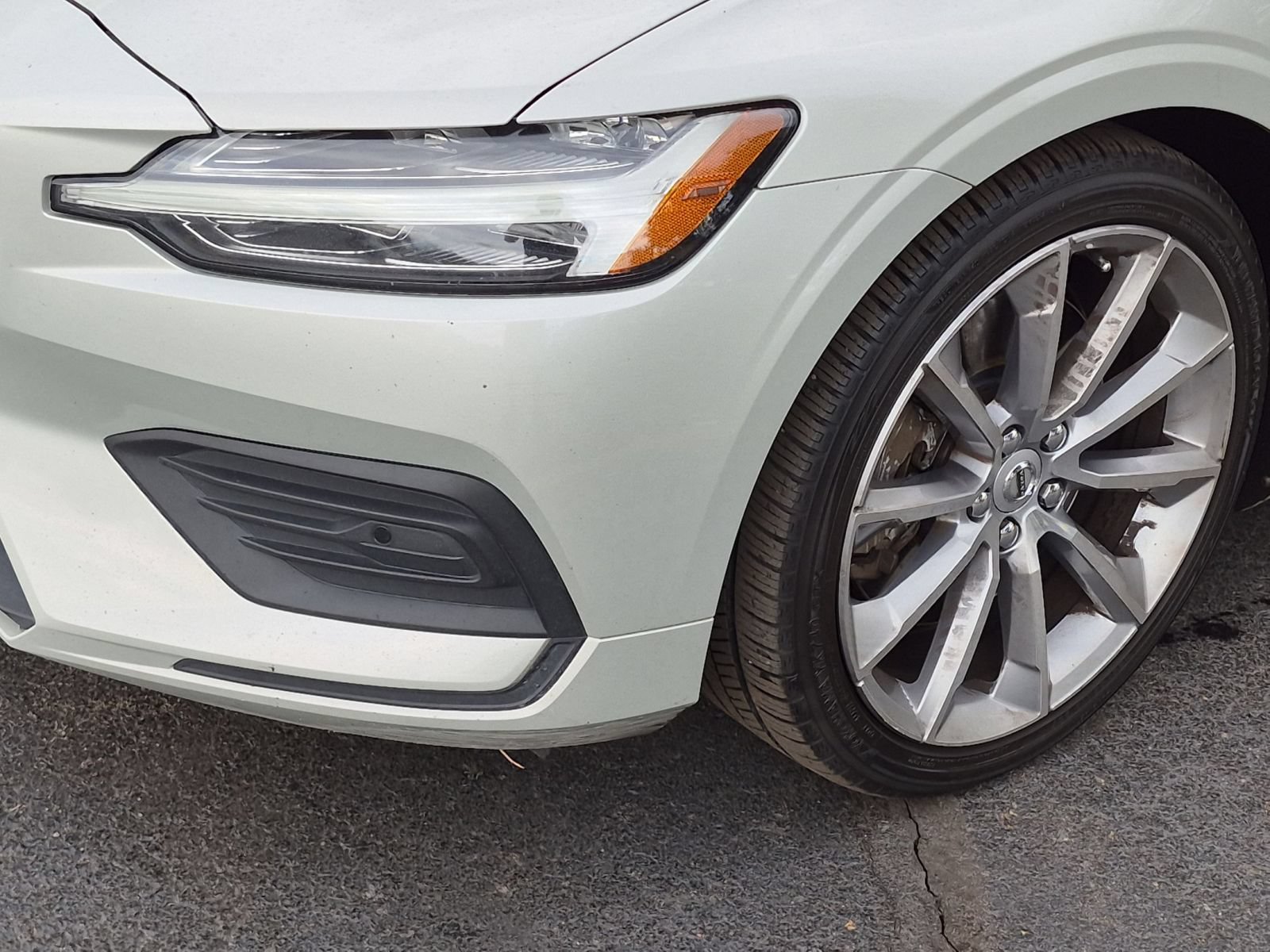 Used 2019 Volvo S60 T6 Momentum w/ Premium Package AWD/4WD image 9