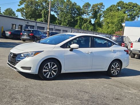 Used 2025 Nissan Versa SV FWD image 3