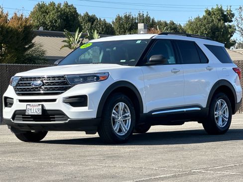 Certified 2022 Ford Explorer XLT w/ Class IV Trailer Tow Package image 9