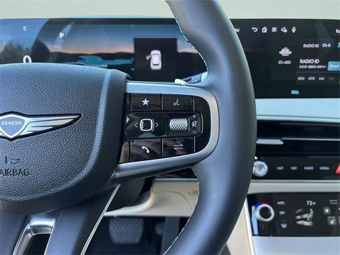 Used 2026 Genesis GV70 2.5T Select image 32