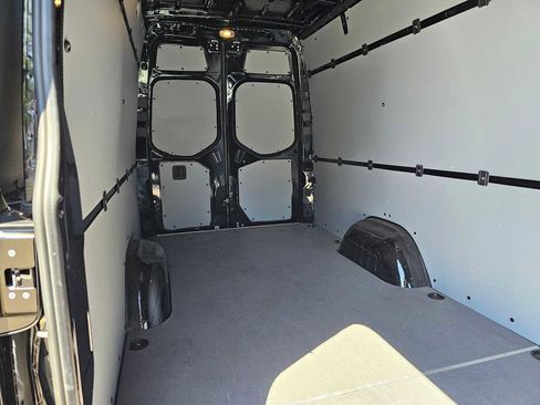 Used 2025 Mercedes-Benz Sprinter 2500 image 14