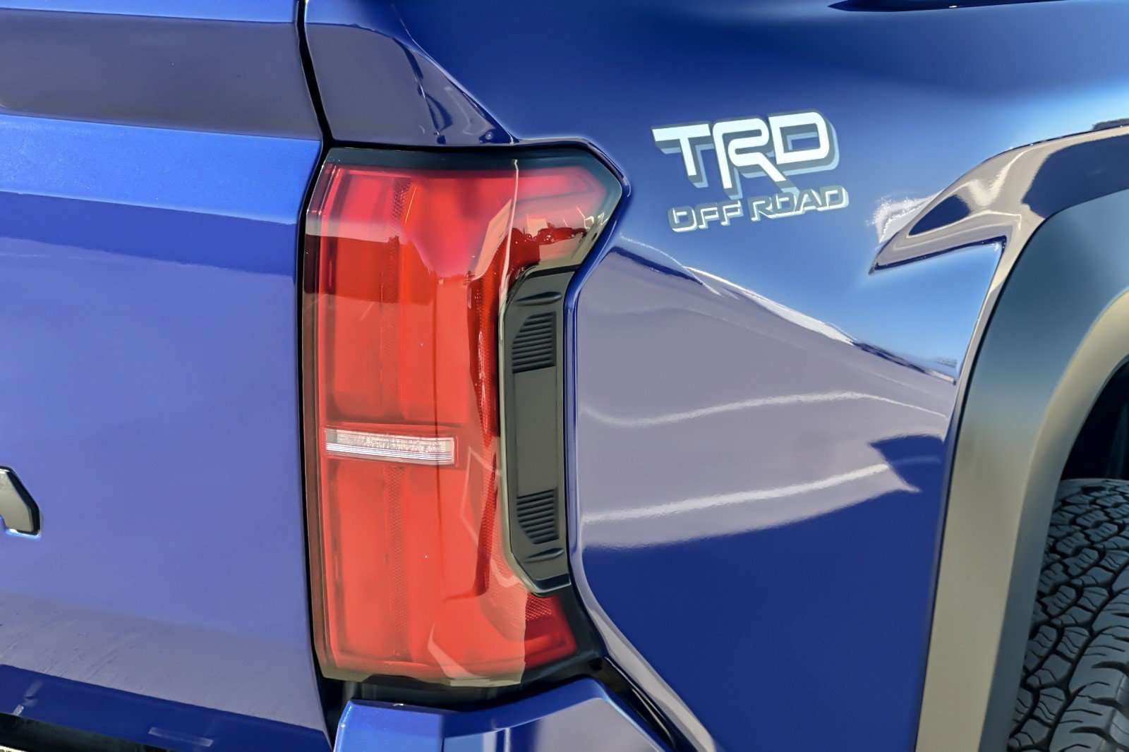 Certified 2025 Toyota Tacoma TRD Off-Road AWD/4WD image 25