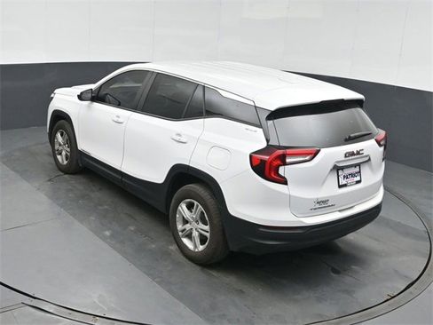 Used 2024 GMC Terrain SLE image 33