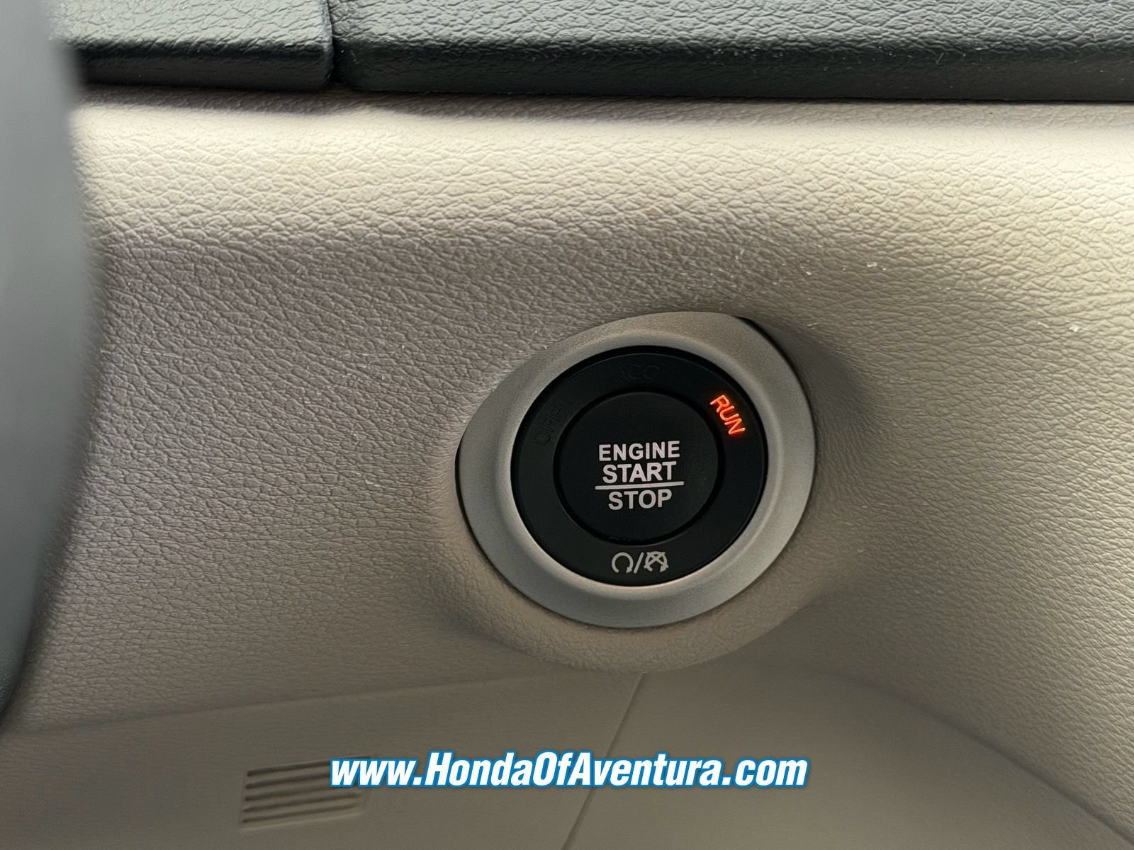 Used 2023 Chrysler Pacifica Touring-L FWD image 28