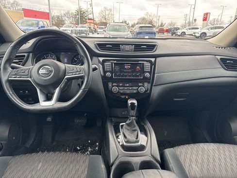 Used 2018 Nissan Rogue SV image 6