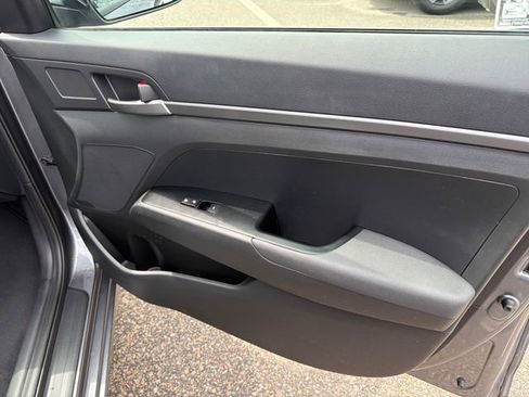 Used 2018 Hyundai Elantra SE FWD image 21