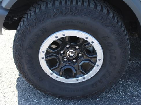 Used 2023 Ford Bronco Badlands w/ Sasquatch Package AWD/4WD image 2