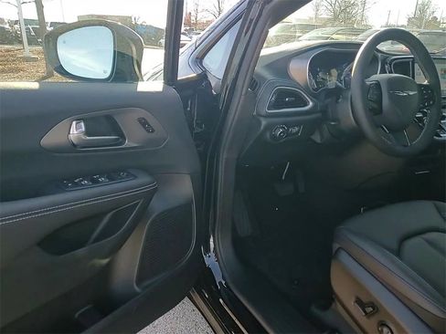 New 2026 Chrysler Pacifica Select w/ S Appearance Package image 9