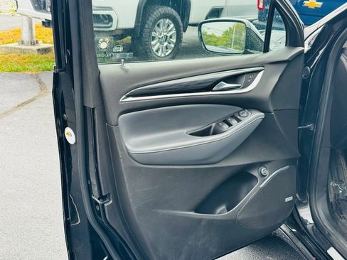 Used 2021 Buick Enclave Essence image 18