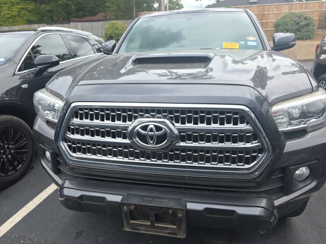 Used 2016 Toyota Tacoma TRD Sport w/ Towing Package RWD image 2