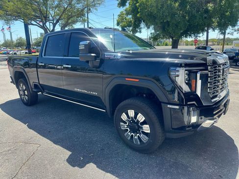 Used 2024 GMC Sierra 2500 Denali w/ Technology Package image 2