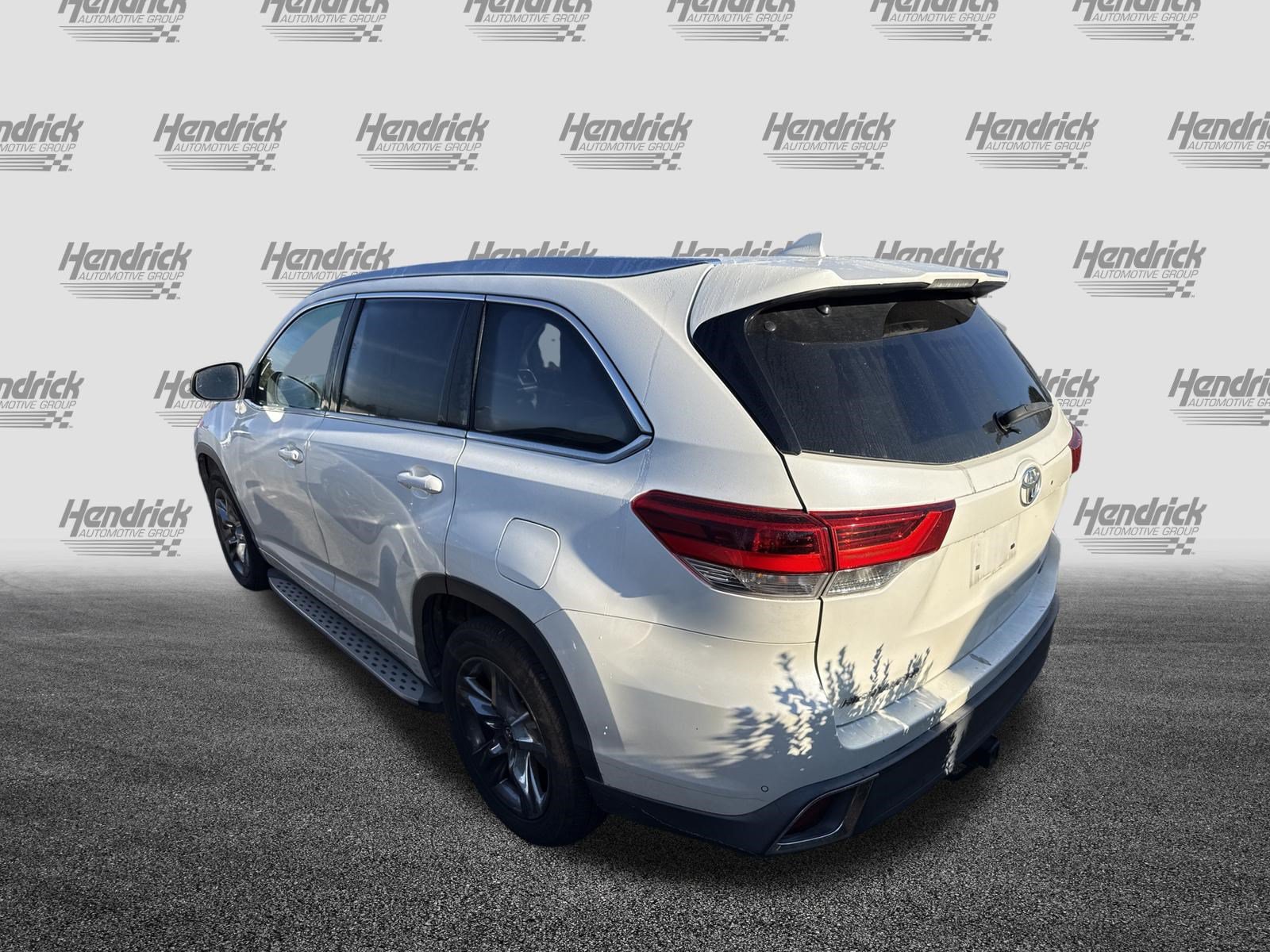 Used 2018 Toyota Highlander Limited Platinum FWD image 7