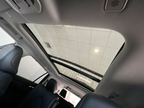 Used 2024 Toyota Highlander Platinum image 22