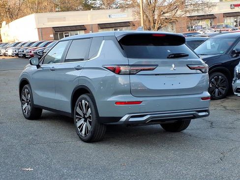 New 2026 Mitsubishi Outlander SE image 2