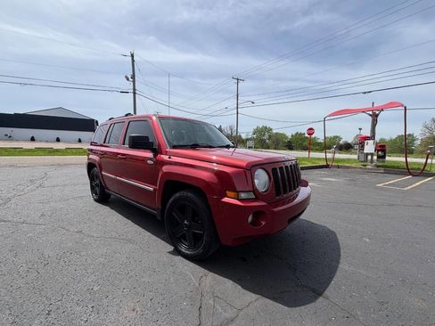 Used 2010 Jeep Patriot Latitude AWD/4WD image 8