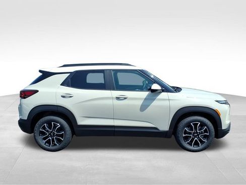 New 2026 Chevrolet TrailBlazer ACTIV FWD image 2