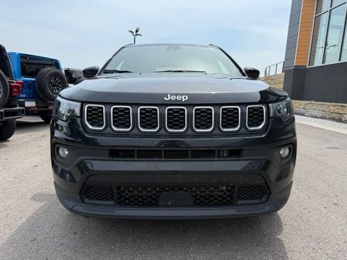 Used 2024 Jeep Compass Latitude AWD/4WD image 8