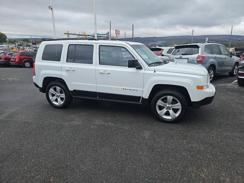Used 2014 Jeep Patriot Latitude AWD/4WD image 2