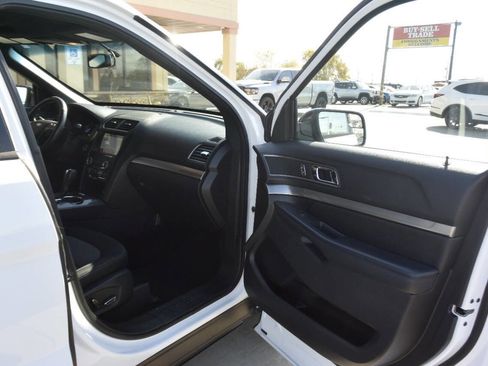 Used 2018 Ford Explorer XLT w/ Equipment Group 201A image 28