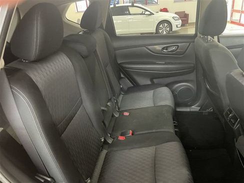 Used 2019 Nissan Rogue SV image 21