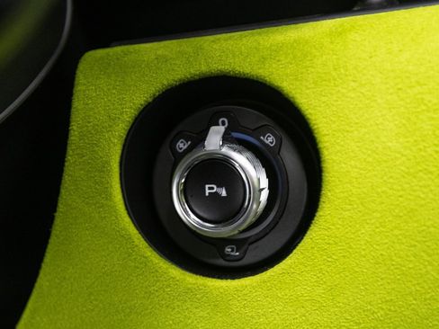 Used 2025 McLaren Artura Spider image 13