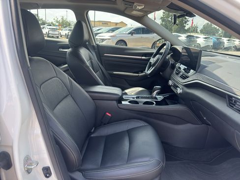 Used 2023 Nissan Altima 2.5 SL FWD image 16