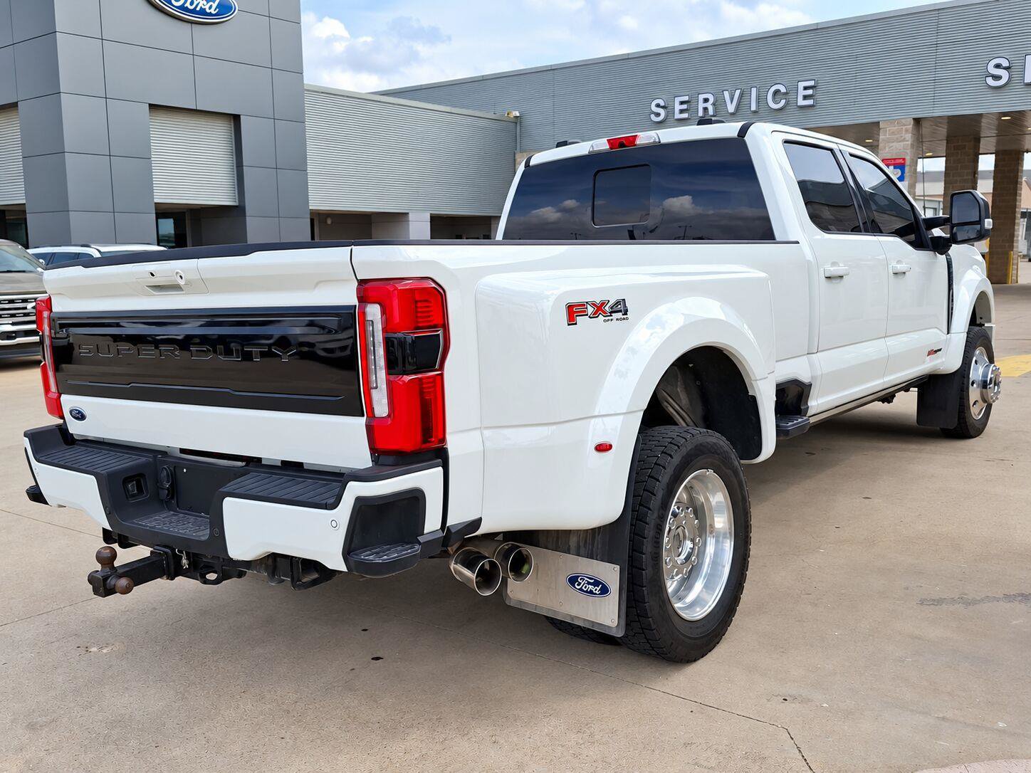 Used 2025 Ford F450 Platinum w/ FX4 Off-Road Package AWD/4WD image 7