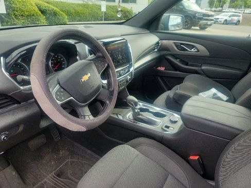 Used 2023 Chevrolet Traverse LT FWD image 3