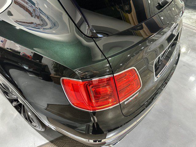 Used 2017 Bentley Bentayga AWD/4WD image 31