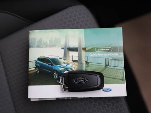 Used 2017 Ford Escape SE AWD/4WD image 34