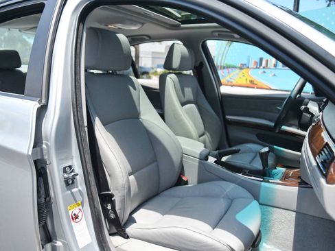 Used 2006 BMW 325i Sedan RWD image 35