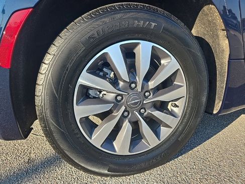 Used 2024 Chrysler Pacifica Select image 11