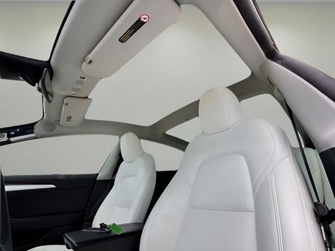 Used 2023 Tesla Model 3 Standard Range RWD image 16