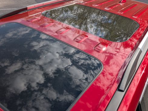 Used 2023 Chevrolet Traverse Premier image 14