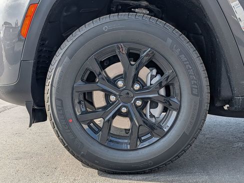 New 2026 Jeep Grand Cherokee Altitude AWD/4WD image 4