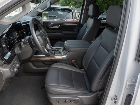 Used 2024 Chevrolet Silverado 1500 RST image 17