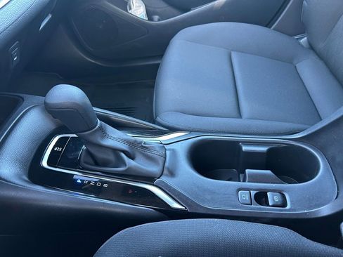Used 2025 Toyota Corolla LE FWD image 21