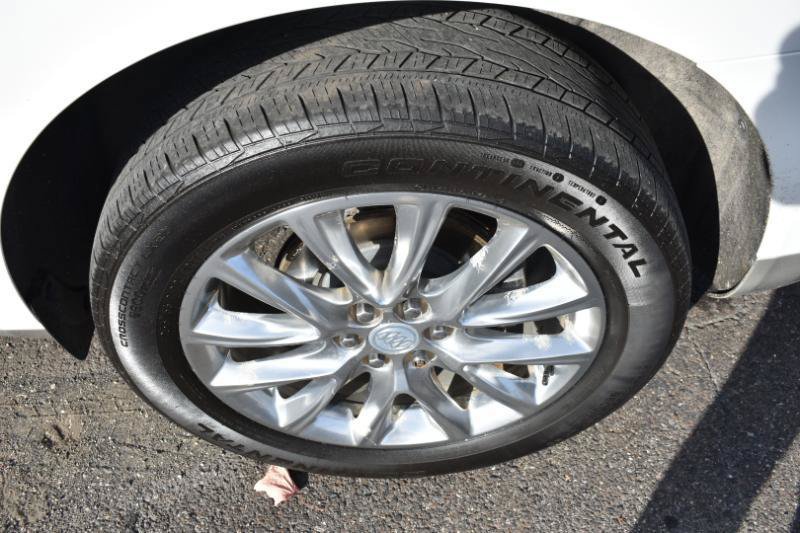 Used 2020 Buick Enclave Essence w/ Sound and Sites Package AWD/4WD image 26