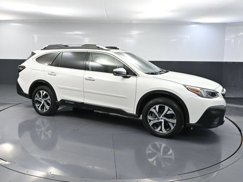 Used 2022 Subaru Outback Touring XT AWD/4WD image 4