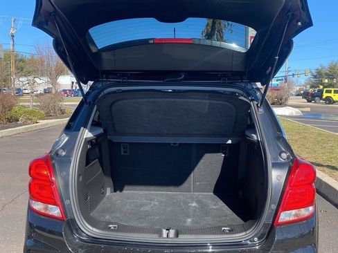 Used 2020 Chevrolet Trax LT w/ Sun & Sound Package image 22