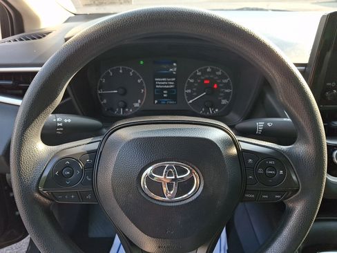 Used 2025 Toyota Corolla LE w/ LE Premium Package FWD image 19