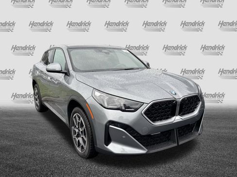Used 2025 BMW X2 xDrive28i AWD/4WD image 2