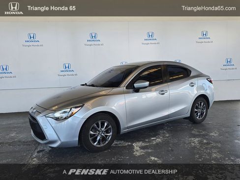 Used 2019 Toyota Yaris L FWD image 1