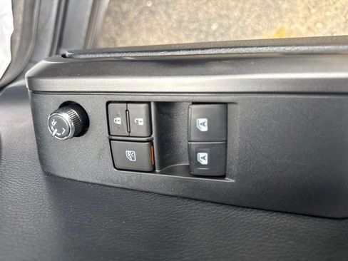 Used 2018 Toyota Tacoma TRD Sport AWD/4WD image 15
