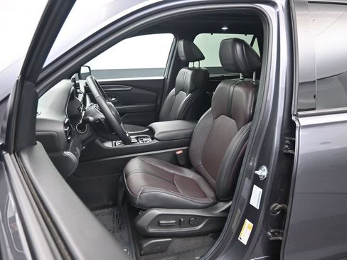Used 2025 Honda Pilot Black Edition image 17