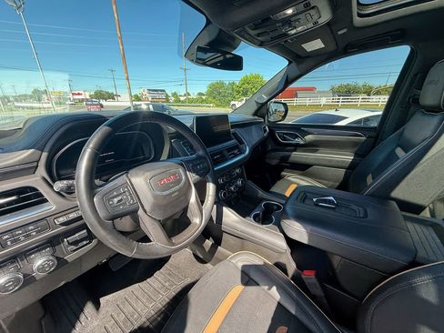 Used 2023 GMC Yukon XL AT4 w/ AT4 Premium Plus Package AWD/4WD image 14