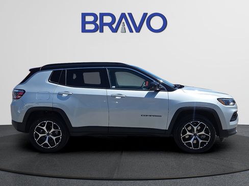 Used 2025 Jeep Compass Limited AWD/4WD image 5